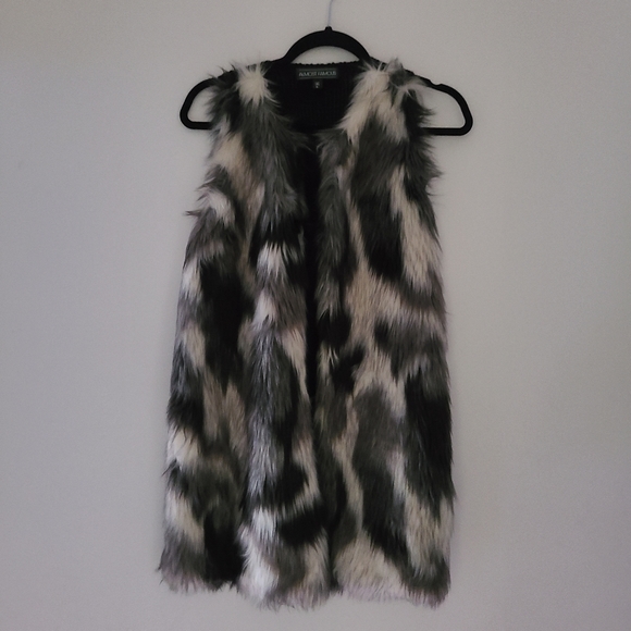 Almost Famous Jackets & Blazers - ALMOST FAMOUS faux fur open Front, knit back vest